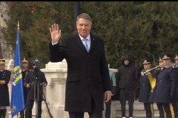 UPDATE - Klaus Iohannis, către Ilie Bolojan: Să aveţi grijă de România! Preşedintele demisionar a plecat din funcţie cu ceremonie oficială, pe Platoul Marinescu /  - VIDEO, FOTO