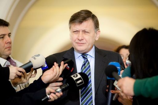 Crin Antonescu, despre soţia sa: Cred că este un om care, din experienţa ei realmente notabilă în ceea ce priveşte relaţii internaţionale, poate fi preşedintelui de un real ajutor