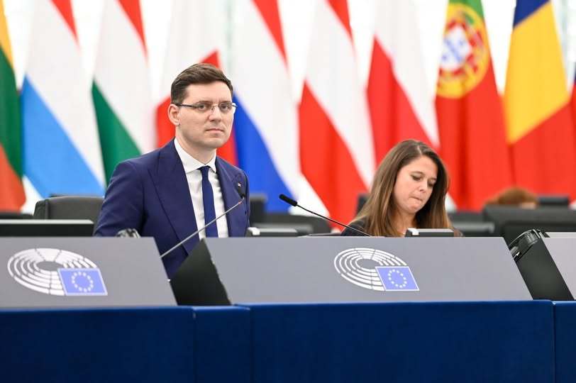 Victor Negrescu (PSD) prezintă 5 direcţii esenţiale pentru politica externă: Zilele acestea se decide viitorul României în plan european şi internaţional. Istoria îi va judeca pe cei care nu s-au ridicat la nivelul aşteptărilor