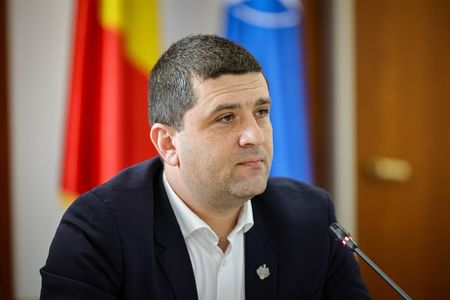 USR a cerut explicaţii oficiale în Parlament de la conducerea Autorităţii pentru Digitalizarea României şi a Casei Naţionale de Asigurări de Sănătate, cu privire la colapsul recent al unor platformelor digitale: Românii au ajuns să stea la coadă şi pe int