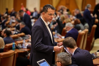 USR spune că a votat noile proiecte de apărare aeriană pentru a transmite un mesaj clar lui Vladimir Putin: prin România, nu se trece! / Partidele extremiste AUR, SOS şi POT nu vor ca România sa aibă legi ca să poată doborî dronele ruseşti
