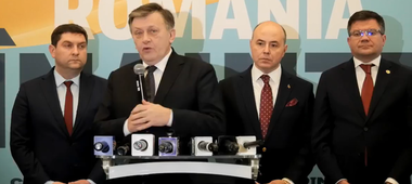 Antonescu: Eu rămân în cursa electorală. Bolojan e un om serios. Dacă eu rămân în cursa electorală, ceea ce este clar, domnul Bolojan nu are la ce să candideze şi nu va candida / Despre Becali: E binevenit în această competiţie