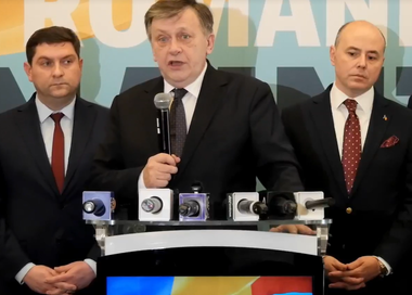 Crin Antonescu: România nu poate fi nici scoasă din NATO şi trebuie să păstreze şi să conjuge parteneriatul strategic cu SUA / Cheltuielile militare ale României, ca şi a altor ţări europene din NATO, vor trebui să crească