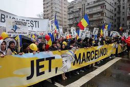 UPDATE - Miting organizat de AUR în Capitată  -  George Simion a făcut apel la participanţi să nu fie violenţi  / Ce spune despre alegeri şi despre Ciolacu/Călin Georgescu s-a adresat manifestanţilor în Piaţa Victoriei/ Anunţul Jandarmeriei - FOTO