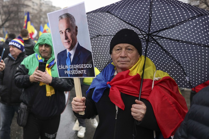 AUR afirmă că zeci de mii de români protestează în Capitală: Ne-am săturat! Vrem să fim liberi în ţara noastră! 
