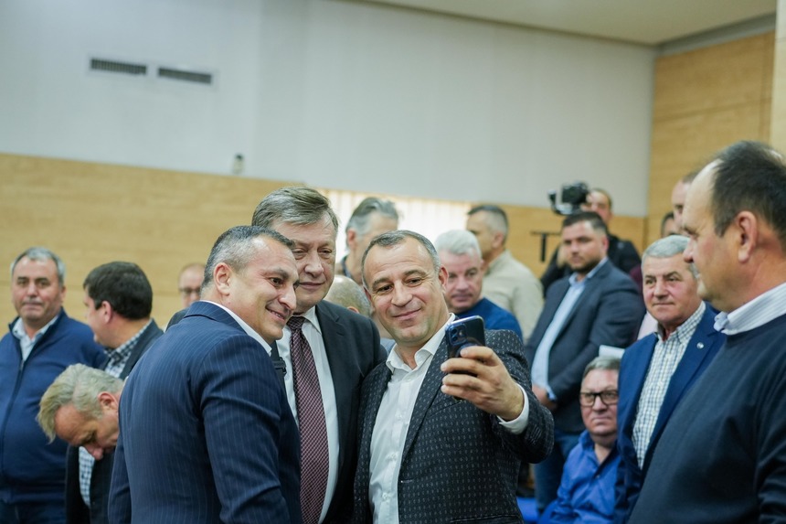 Liderul PSD Olt, la întâlnirea lui Crin Antonescu cu social-democraţii din judeţ: Avem un candidat puternic, un om cu verb, cu experienţă şi determinare. Un preşedinte capabil să asigure echilibrul ţării în cele mai dificile momente