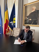 Crin Antonescu îşi anunţă demisia din PNL înaintea înregistrării candidaturii la Preşedinţie din partea alianţei PNL-PSD-UDMR: Am trăit şi am făcut istorie. Azi, PNL îmi dă ultima misiune - FOTO