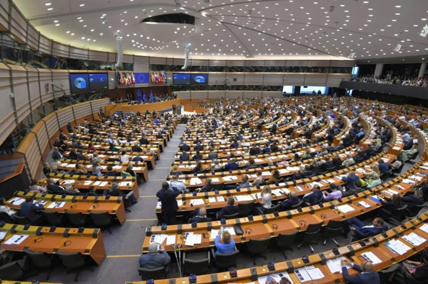 Numele a trei europarlamentari români ar apărea în scandalul de corupţie din PE, care vizează practicile lobbyiştilor de la Bruxelles ai grupul chinez de telecomunicaţii Huawei/ Reacţii ale celor vizaţi