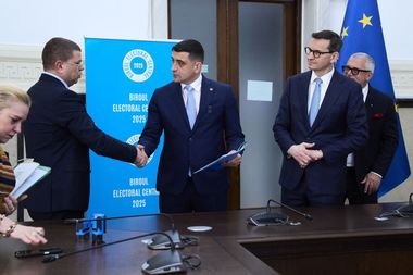 George Simion şi-a depus candidatura la alegerile prezidenţiale şi spune că partidul a strâns peste 600.000 de semnături 