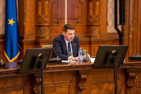 Preşedintele interimar al Senatului anunţă că a fost aprobată organigrama şi Regulamentul de organizare şi funcţionare: Reducem numărul de posturi aflate în plată de la 796 la 618 / Urmează concursuri corecte – DOCUMENT

