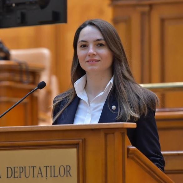 Anamaria Gavrilă, lidera POT, spune că va rămâne în cursa prezidenţială acel candidat care are cele mai multe şanse ca mişcarea suveranistă să reuşească: Vom face şi un sondaj intern, decizia, până miercuri seara