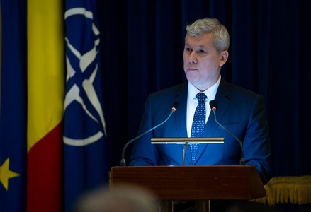 Predoiu, de Ziua Poliţiei: Sunt ultimul care să spun că toate problemele sunt rezolvate / Voi continua să vă sprijin / Voi continua să vă cer să vă perfecţionaţi, să gestionaţi cum trebuie dotările pe care cetăţenii vi le-au pus la dispoziţie

