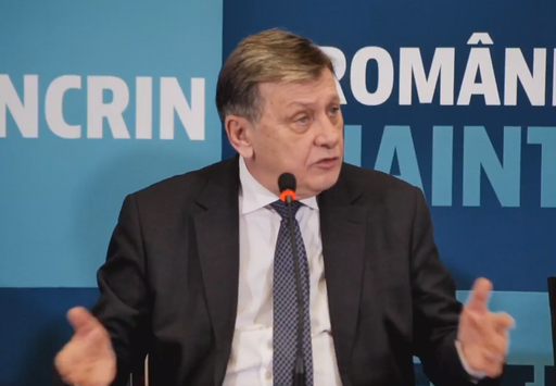 Crin Antonescu, despre situaţia fugarilor: În momentul în care eu am intrat în Uniunea Europeană, cu închisorile astea, cu procesele astea, am avut MCV-ul... Nu poţi acum să mi-anulezi, practic, nişte sentinţe şi să-mi râzi în nas cu aceşti oameni