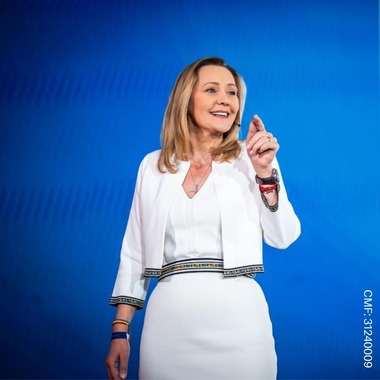 Elena Lasconi, după ultimul sondaj făcut public: Nu mă retrag şi nu ştiu pe cine încurc, dacă am doar 4% / Eu ştiu că voi intra în turul doi şi voi câştiga prezidenţialele / Şi dacă m-aş retrage, nici 20% nu s-ar duce în direcţia Nicuşor Dan