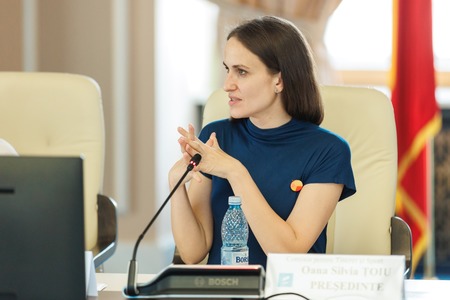 USR o cheamă pe Simona Bucura Oprescu, ministrul Muncii, la Ora Guvernului, pentru a clarifica cazul şocant din Ialomiţa, unde la un centru de plasament a fost descoperită o adolescentă legată
