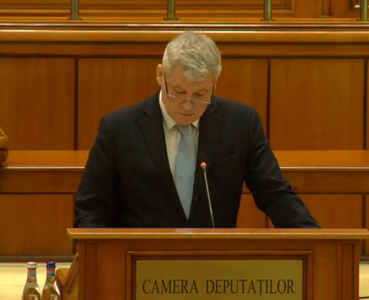 Predoiu, la moţiune: Susţinerea că ministrul a orchestrat şi a dispus măsuri abuzive de percheziţie, de fabricare de dosare, este pe cât de stupidă, pe atât de absurdă / Către lidera POT: Proiectaţi în aer curenţi în forme de cuvinte, dar n-au sens