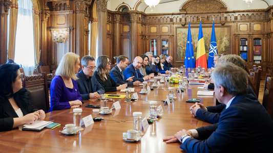 Preşedintele interimar Ilie Bolojan a subliniat, într-o întâlnire cu reprezentanţii societăţii civile, rolul esenţial al ong-urilor în combaterea dezinformării şi de informare a cetăţenilor asupra asigurării unui tur de scrutin transparent şi liber