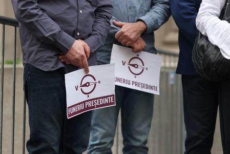 Daniel Funeriu, întrebat dacă, în cazul în care ar fi preşedinte, îi va răspunde cineva de la Washington la telefon: Nu ştiu răspunsul la această întrebare / E evident că dialogul cu Statele Unite nu este ceea ce ar trebui să fie