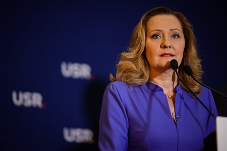 INTERVIU - Elena Lasconi: Contractul pentru F-35 ar trebui ori reziliat, ori să avem condiţia să facem actualizările de soft în ţară/ Trebuie să ţinem aproape de UE, pentru că are o linie constantă, ceea ce nu se poate spune despre Washington

