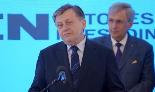 Crin Antonescu: În calitate de candidaţi, nu văd ce putem negocia, pentru că nu avem voturile acasă la noi. Voturile sunt la cetăţeni / Dacă cineva consideră că nu are şanse, se retrage cu demnitate şi nu face negocieri. Eu cred că oricum e un truc