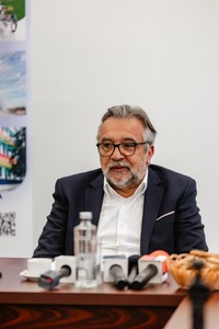 Lucian Romaşcanu refuză să ofere detalii despre vizita în SUA şi afirmă că face parte dintr-o "acţiune mai mare de diplomaţie tradiţională sau non-tradiţională" / Rezultatele ar urma să fie comunicate de premierul Marcel Ciolacu

