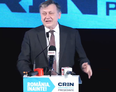Antonescu, după ce un jurnalist a afirmat că speră să nu se pupe după o întrebare: Nicio grijă. Epoca acestora ciudăţenii s-a terminat 