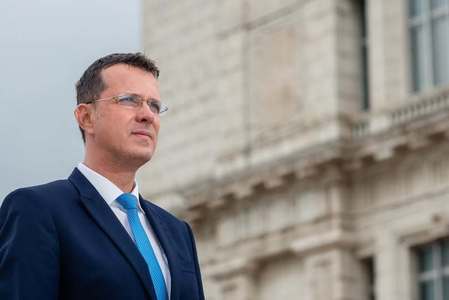 Ionuţ Moşteanu spune că Elena Lasconi nu îşi va putea face promovare electorală decât pe pagina sa personală de Facebook: Paginile USR-ului sunt ale USR-ului, care a luat decizia de a susţine alt candidat