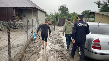 Mircea Fechet, despre decizia lui Ponta de a inunda sate româneşti pentru a salva Belgradul: Cine-şi vinde ţara o dată, o va vinde şi a doua oară... dacă nu a făcut-o deja. Nicio urgenţă nu-ţi cere să-ţi vinzi ţara, în orice funcţie ai fi