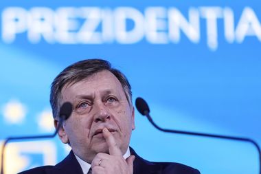 Antonescu, întrebat dacă va sprijini militar Ucraina: Eu sper că vom avea o pace cât mai repede. Prefer să nu fie vorba de un sprijin militar, pentru că asta ar însemna prelungirea unui război/ Ce spune de o vizită la Moscova 
