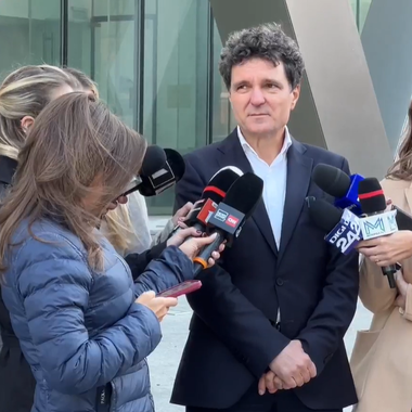 Nicuşor Dan, după ce Ciolacu a spus că nu vrea să fie obligat să poarte fustă, dacă ajunge el la Cotroceni: Pot să-l asigur că va fi liber să poarte ce haine vrea, dar nu le va purta la Palatul Victoria