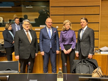 Emil Hurezeanu, la reuniunea miniştrilor afacerilor externe din statele membre ale UE: A subliniat necesitatea continuării sprijinului multidimensional pentru Ucraina şi a presiunii asupra Rusiei, prin adoptarea unui nou pachet de măsuri restrictive