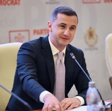 Alfred Simonis: Nişte oameni care nu îşi pot conduce propriul partid vor să conducă ţara