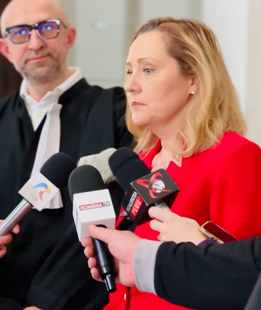 Elena Lasconi: Eu sunt preşedintele partidului şi dacă o mână de talibani încearcă să deturneze acest partid, este o lipsă de respect faţă de colegii mei din USR / Sunt în campanie electorală. Sunt, se pare, candidatul cel mai independent