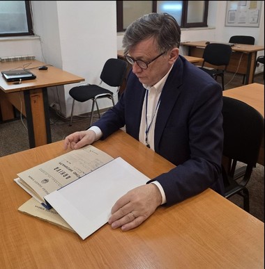 Crin Antonescu a fost la CNSAS pentru a consulta documentele din dosarul său / Candidatul coaliţiei de guvernare prezintă într-o conferinţă de presă, la ora 17.00, declaraţia dată în faţa Securităţii - FOTO, VIDEO