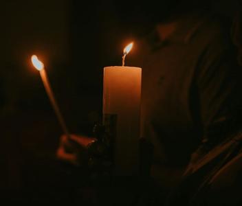 Nicuşor Dan, mesaj în noaptea Învierii Domnului: Lumina e speranţă. Speranţa că binele e mai puternic decât răul. Că adevărul învinge