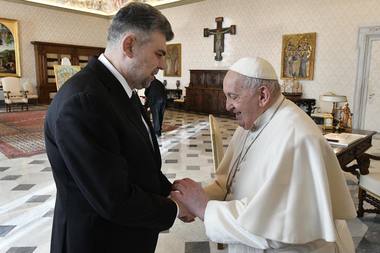 Decesul Papei Francisc - Premierul Marcel Ciolacu:  Papa Francisc rămâne pentru oamenii din întreaga lume, indiferent de confesiune, apărătorul neobosit al păcii, al semenilor aflaţi în suferinţă şi al comuniunii spirituale!