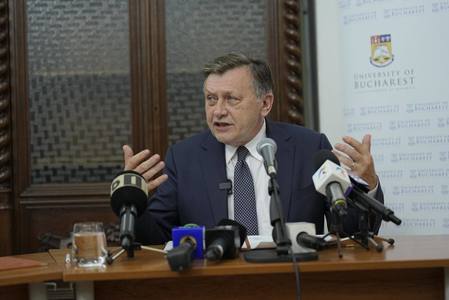 Crin Antonescu a semnat ”Apelul pentru o Românie democratică şi euroatlantică”, al Universităţii Bucureşti: Un demers esenţial şi, poate, prea puţin mediatizat într-o societate cu profunde răni în conştiinţa istoriei recente
