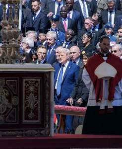 Ilie Bolojan: L-am omagiat pe Sanctitatea Sa Papa Francisc, o voce care ne-a reamintit mereu importanţa bunătăţii, a empatiei şi a grijii faţă de cei vulnerabili/ Moştenirea sa, plină de înţelepciune şi compasiune, va continua să ne inspire