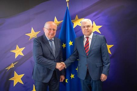 Angel Tîlvăr, întrevedere cu comisarul european pentru Apărare şi Spaţiu: Într-un context geopolitic dinamic, investiţiile în apărare reprezintă nu doar o necesitate de securitate, ci şi o oportunitate de consolidare a solidarităţii europene
