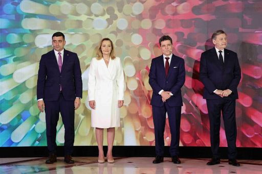UPDATE - Dezbatere electorală - George Simion s-a retras / Ce spun candidaţii despre anularea alegerilor, schimbarea lui Marcel Ciolacu, numirea unui premier / Schimb de replici între Antonescu şi Dan / Ce ar face dacă ne-ar ataca Rusia - VIDEO