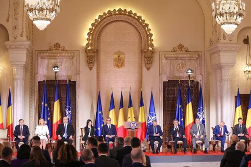 Dezbatere electorală - Nicuşor Dan către Victor Ponta: Ţin să vă aduc aminte că aţi fost consilier economic în guvernul pe are îl criticaţi / Îi rog pe români, când evaluează candidaţii, să se uite ce au făcut ei în viaţa lor socială