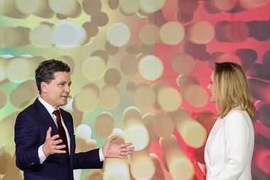 UPDATE - Lasconi, despre întâlnirea lui Nicuşor Dan cu Florian Coldea: Am primit un e-mail cu nişte poze / Nicuşor Dan, Florian Coldea şi Victor Ponta, surprinşi în imagini separate / Victor Ponta şi Nicuşor Dan anunţă plângeri penale - FOTO