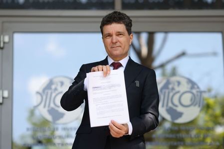 Nicuşor Dan, în plângerea penală împotriva Elenei Lasconi: Imaginile sunt false, modificate digital. Nu a existat vreo întâlnire reală. Campania a vizat denigrarea mea şi manipularea electoratului, cu scopul de a-mi scădea popularitatea - DOCUMENT