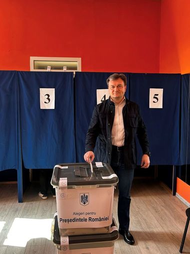 ALEGERI PREZIDENŢIALE 2025 - Premierul R. Moldova Dorin Recean: Am votat pentru România europeană şi puternică/ E nevoie de unitatea noastră. Să ne aducem contribuţia la protejarea viitorului european al cetăţenilor de pe ambele maluri ale Prutului - FOTO