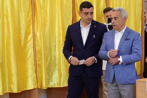 ALEGERI PREZIDENŢIALE 2025 - George Simion, la vot împreună cu Călin Georgescu: Am votat cu Călin Georgescu, suntem aici cu o singură misiune, revenirea la ordinea constituţională, şi la democraţie / Ce a declarat Georgescu - FOTO, VIDEO