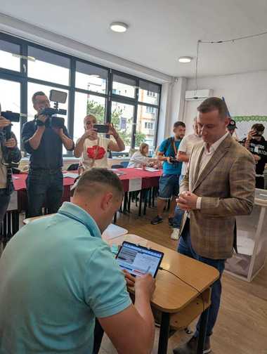 ALEGERI PREZIDENŢIALE 2025 - Alfred Simonis: Am votat pentru o Românie unită, o Românie puternică, o Românie stabilă