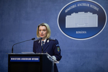 ALEGERI PREZIDENŢIALE 2025 - MAI: Cinci incidente, semnalate în legătură cu procesul electoral. Un bărbat amendat că a sunat abuziv la 112 fiindcă nu a fost lăsat să voteze cu paşaportul. Alt bărbat, cercetat după ce a rupt buletinul de vot