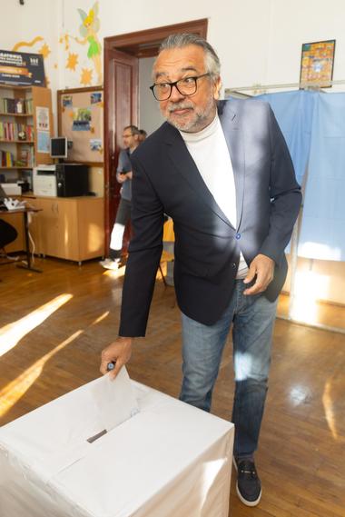 ALEGERI PREZIDENŢIALE 2025 - Liderul PSD Buzău, Lucian Romaşcanu: Îndemn pe toţi buzoienii, pe toată lumea să meargă la vot. Chiar dacă clasa politică poate că merită să fie penalizată, să se gândească şi la ziua de mâine