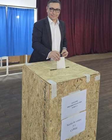 ALEGERI PREZIDENŢIALE 2025 – Ponta: Am votat pentru competenţă, seriozitate, hărnicie şi, mai ales, pentru speranţa că viitorul ne aparţine