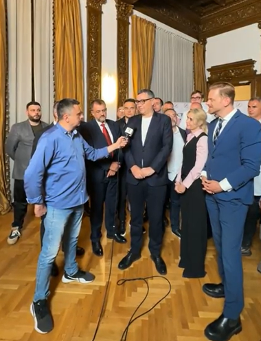 ALEGERI PREZIDENŢIALE 2025 - Ponta spune că va face campanie unuia dintre candidaţii din finală: Cu siguranţă, nu o să mă vedeţi dispărând în ceaţă. Nu cred că va mai fi foarte mult acest Guvern